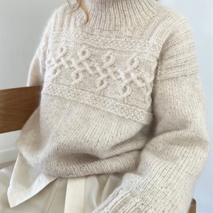 Edith sweater - strikkekit i Adonia og Cava fra Garna