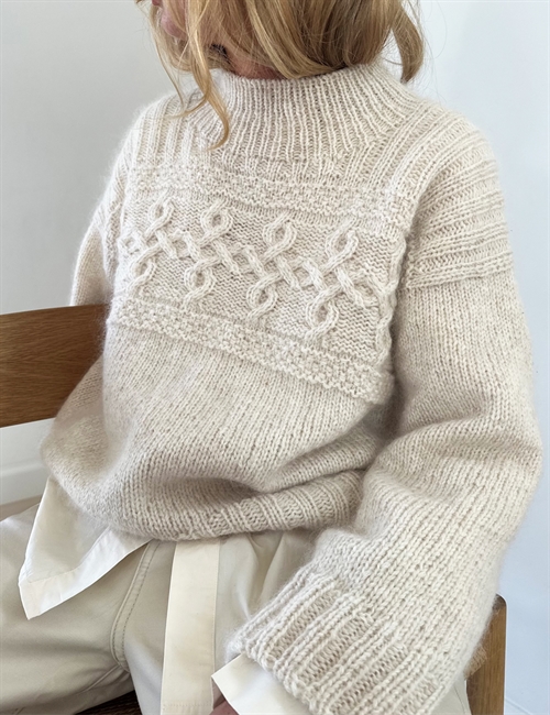 Edith sweater - strikkekit i Adonia og Cava fra Garna